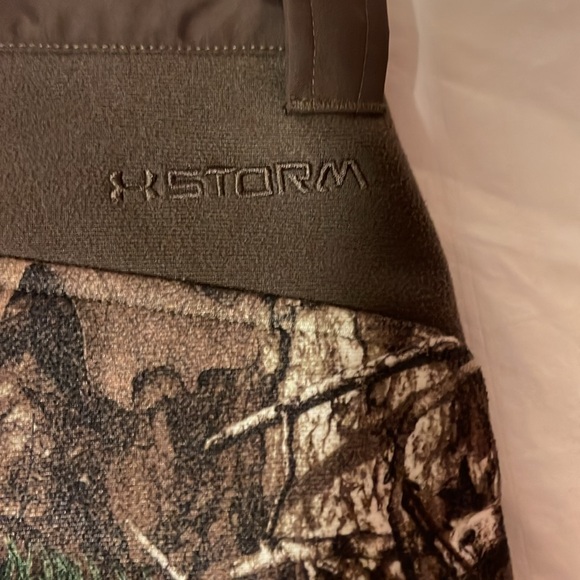 UNDER ARMOUR STORM ,, REALTREE    YTH SZ MED HEAVY DUTY LINED PANTS. - Picture 7 of 9